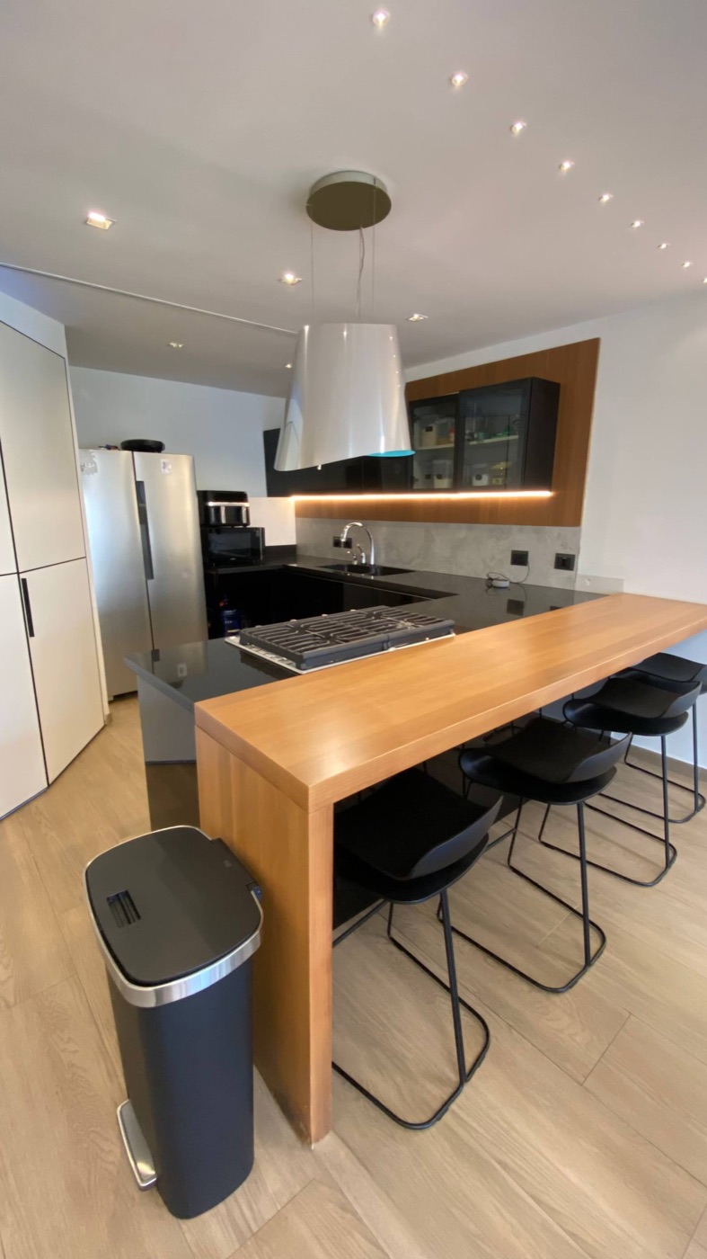 Modern kitchen of the apartment in Conjunto Atlantis, Bella Vista, Maracaibo
